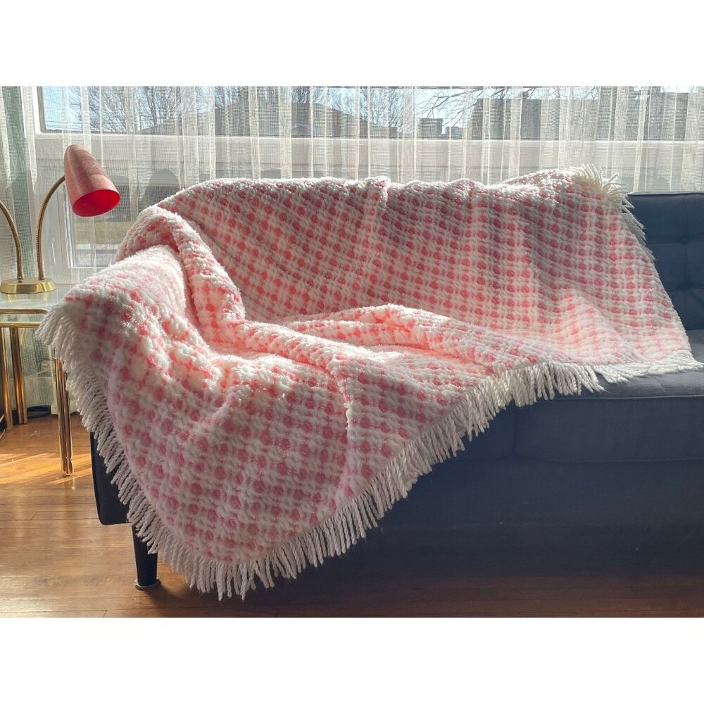 Vintage 1980s chenille bedspread, peach/pink checked, fringed, twin to full size